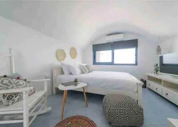 Jaccuzzi Romantic Suite In Firostefani,Sea View!