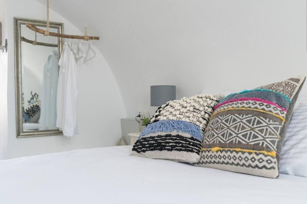 Jaccuzzi Romantic In Firostefani,sea View! Apartment *